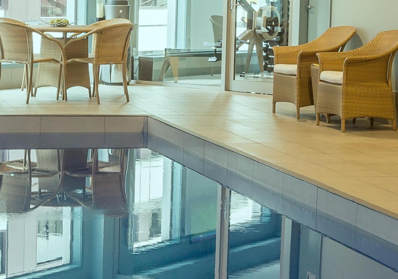 Bolton Hotel Wellington Exteriér fotografie Laminated glass floor