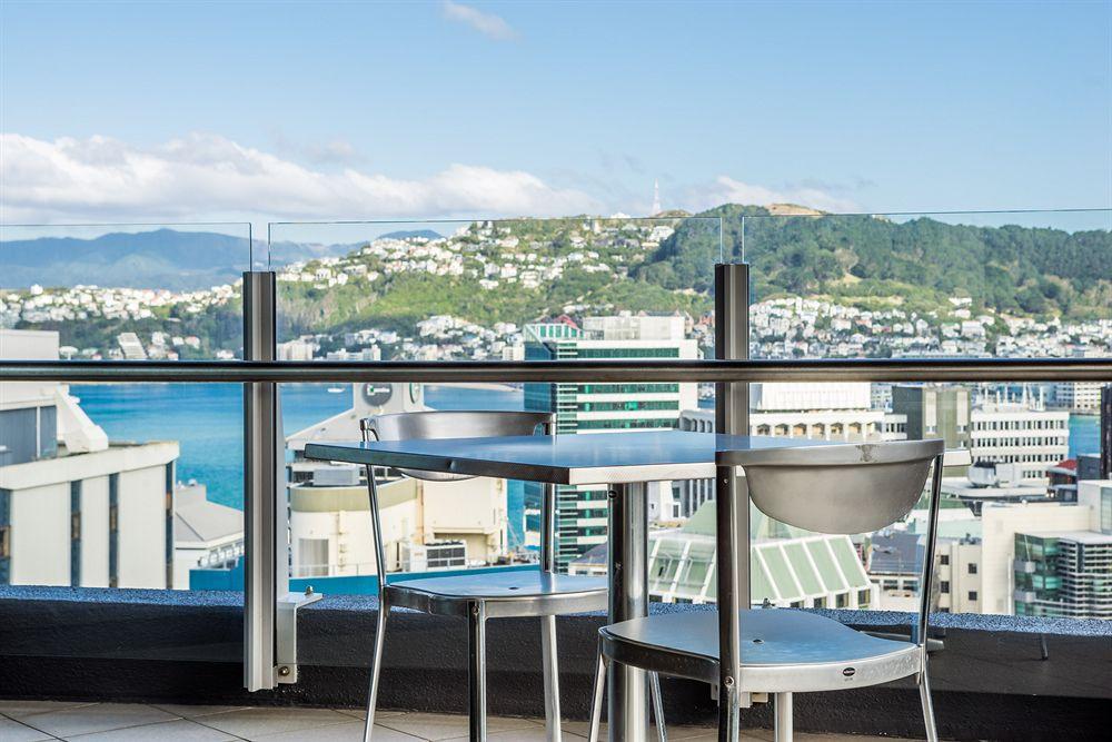 Bolton Hotel Wellington Exteriér fotografie Skyline Bar and Restaurant