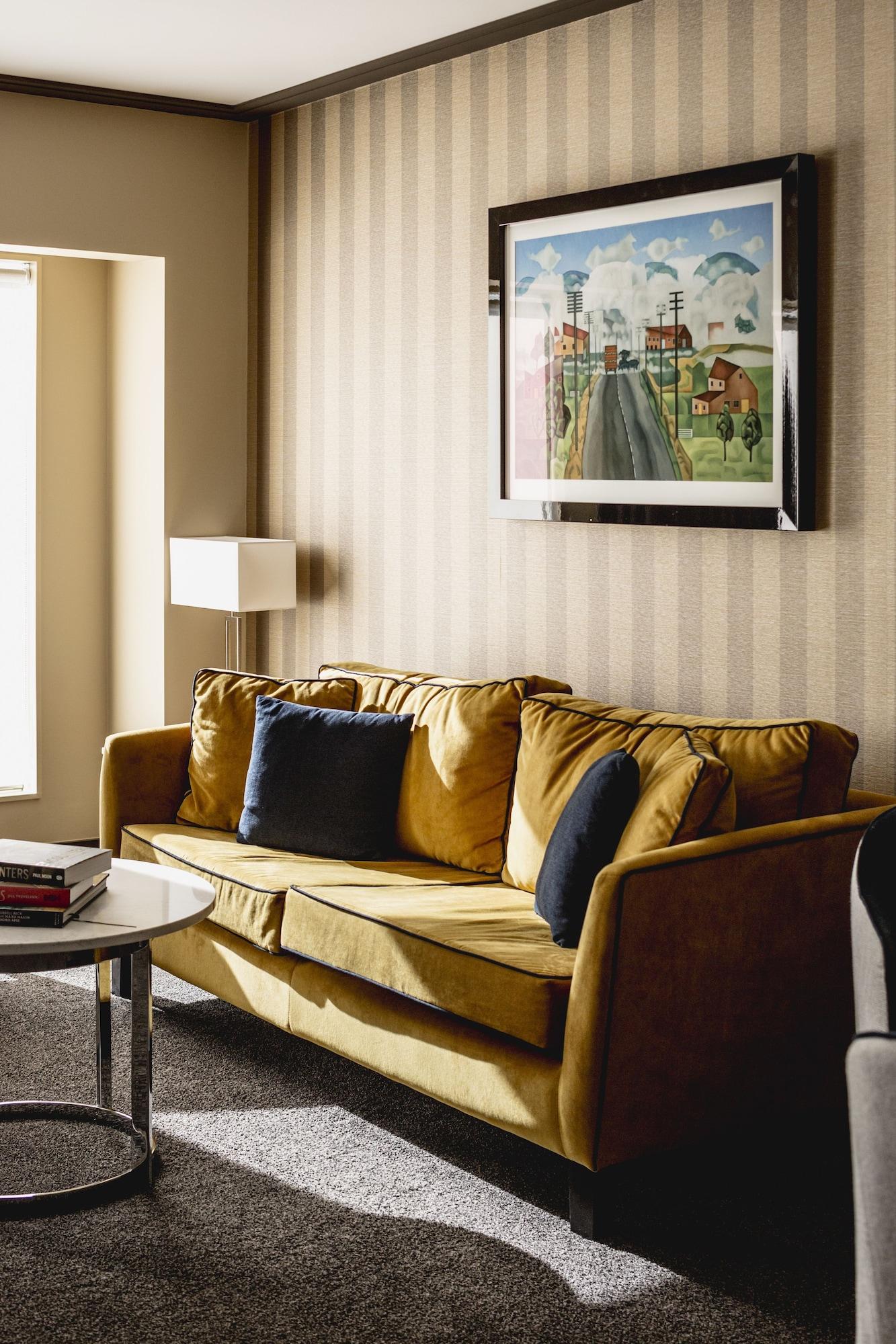 Bolton Hotel Wellington Exteriér fotografie A sofa