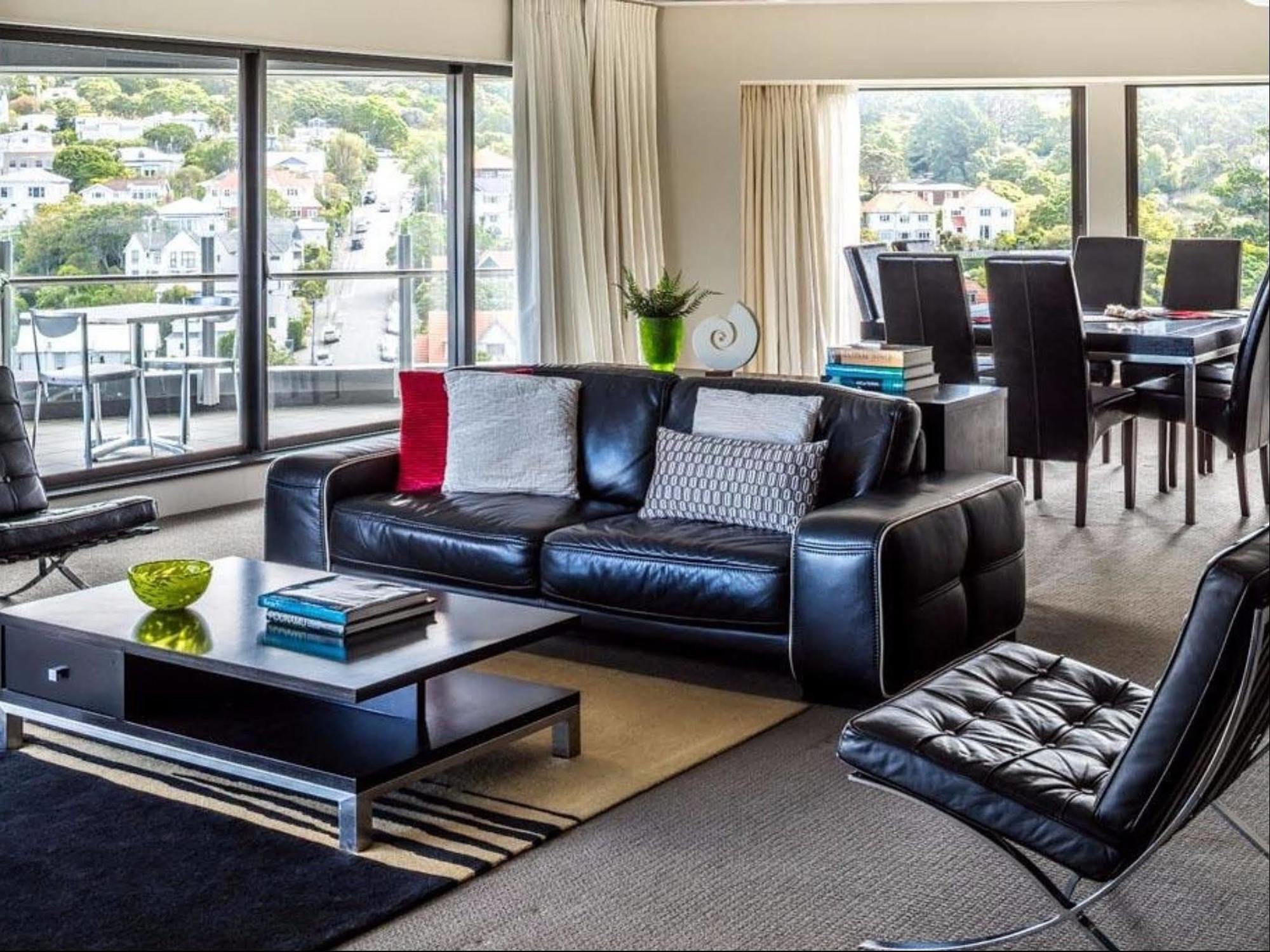 Bolton Hotel Wellington Exteriér fotografie A living room in a typical apartment